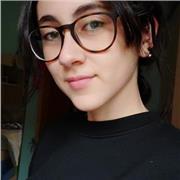 Estudiante de ingeniería de edificación da clases de matemáticas, dibujo y tecnología